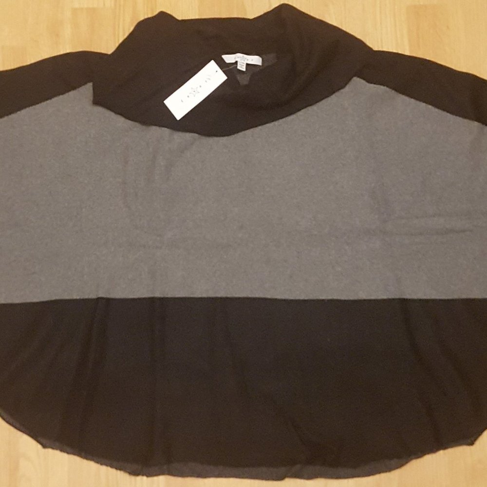 New Fever Poncho Sweater Block 2 Sizes S-M & L-XL - Picture 2 of 6